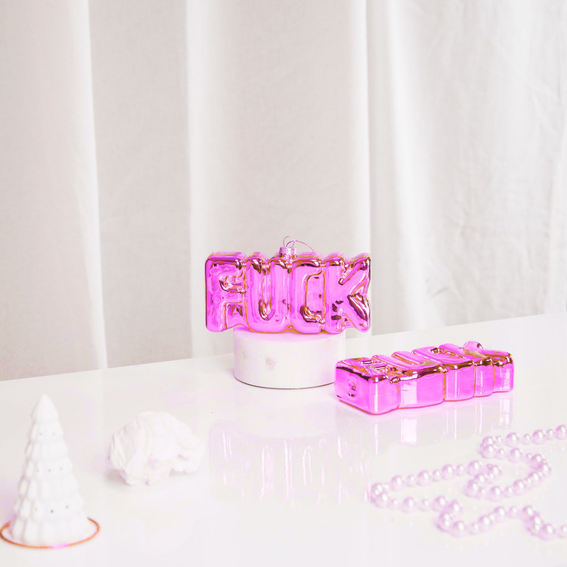 Kerstversiering - Kersthanger - FUCK - Glas - Roze - 14,5x3,5x7,5cm