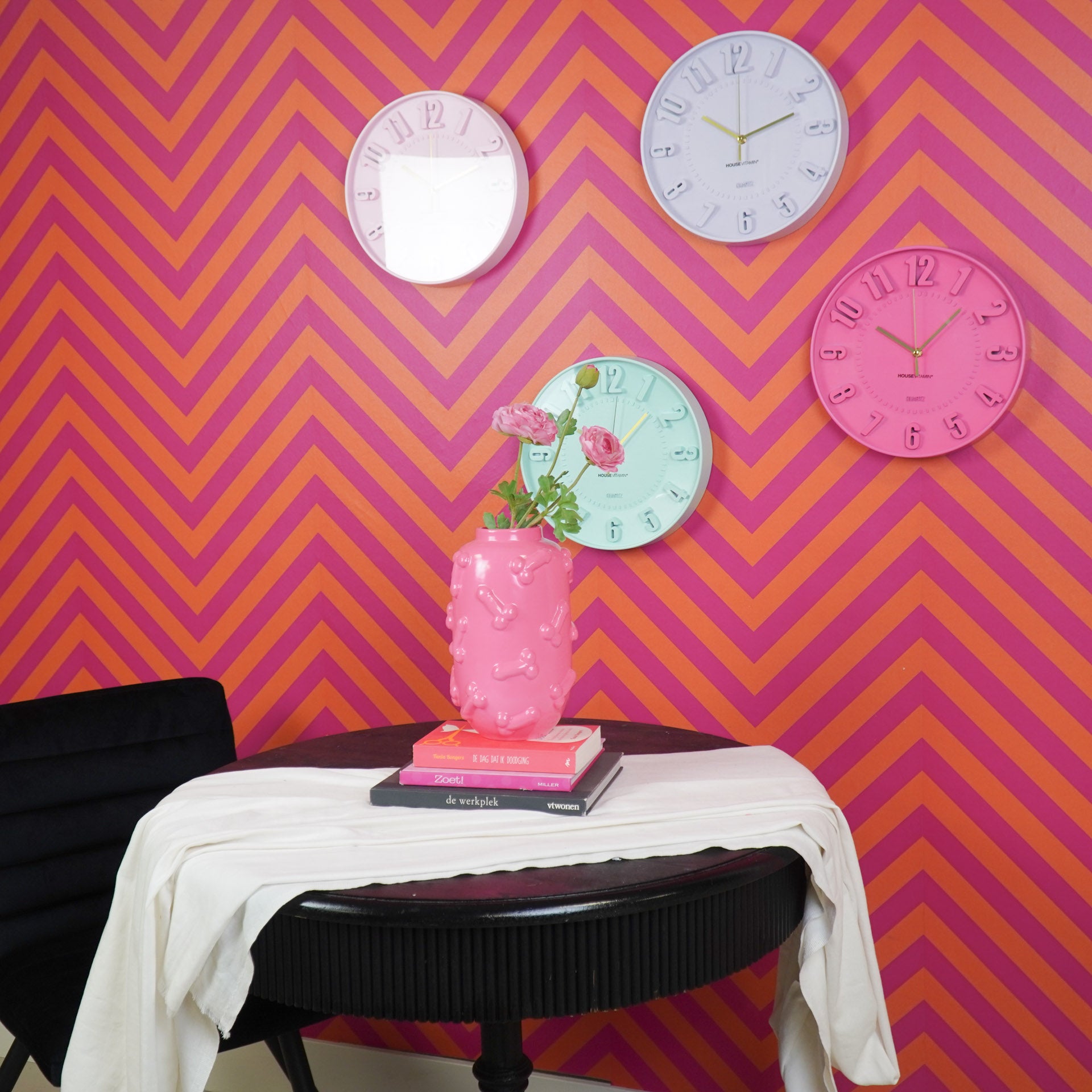 Klok- Wandklok Cijfers- Fluor Roze - 30x30x4cm