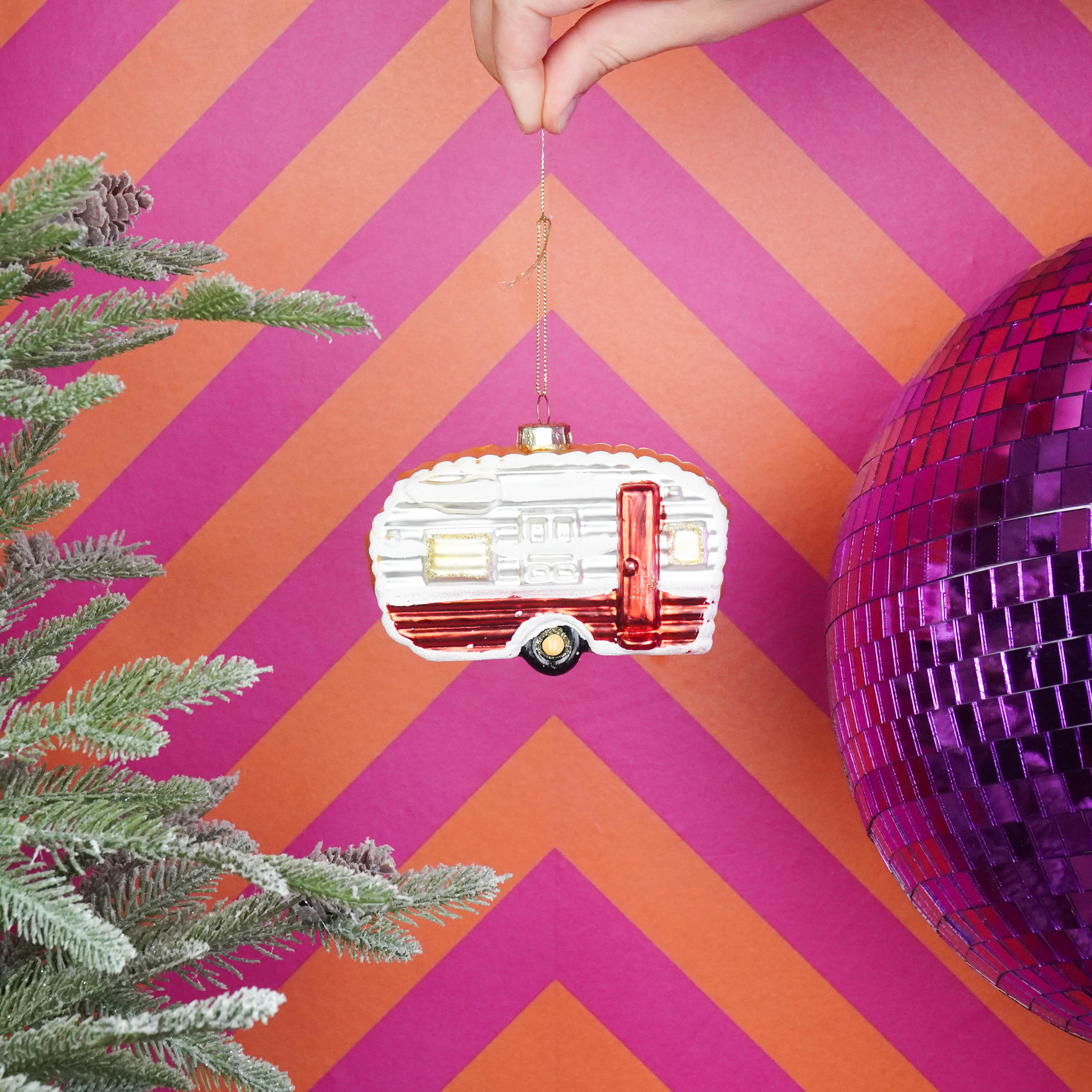 Kerstversiering - Kersthanger - Caravan - Wit/ Rood - Glas - 11,5x5x8cm