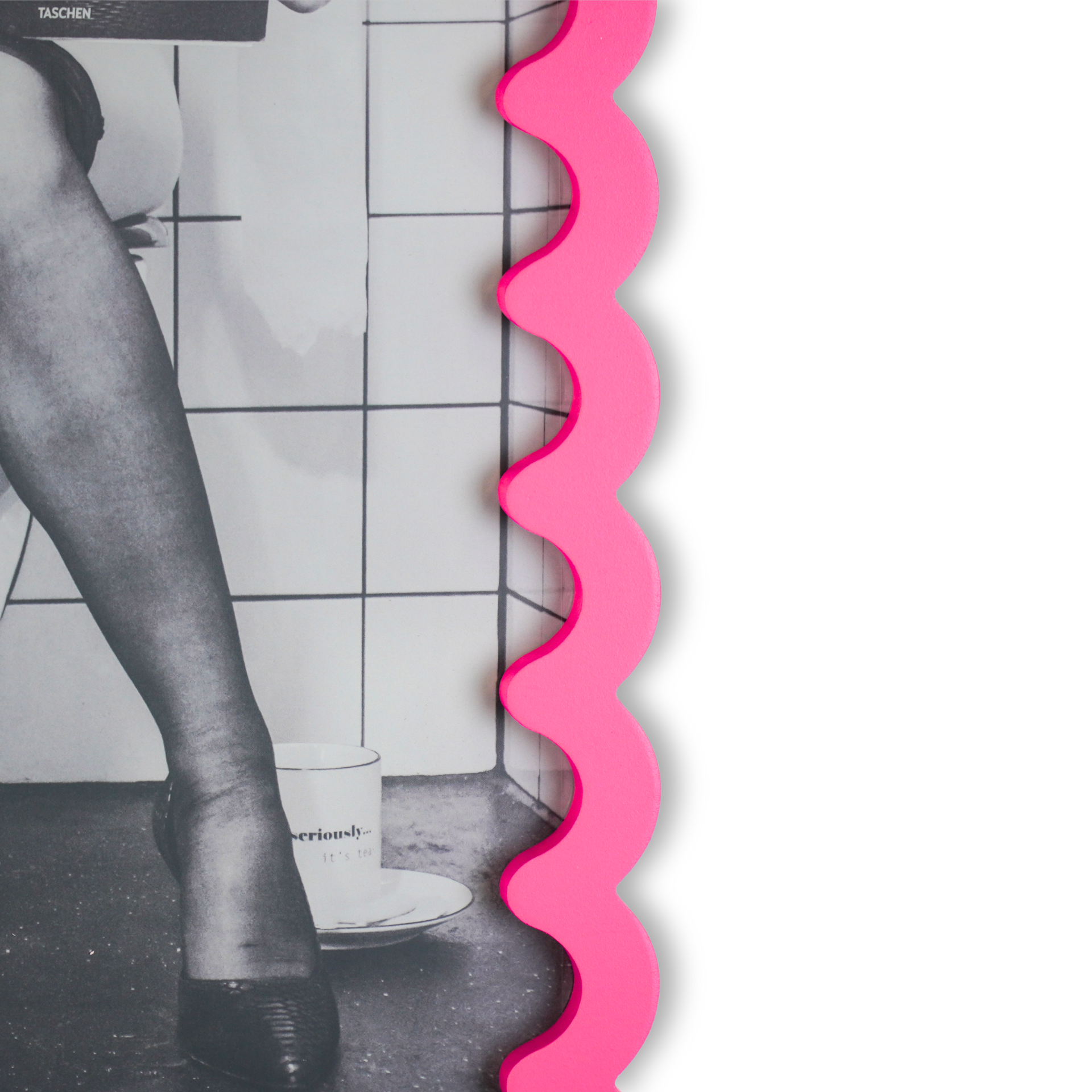 Fotolijst - Golvende Rand - MDF - Fluor Roze - 24x33x1.5cm