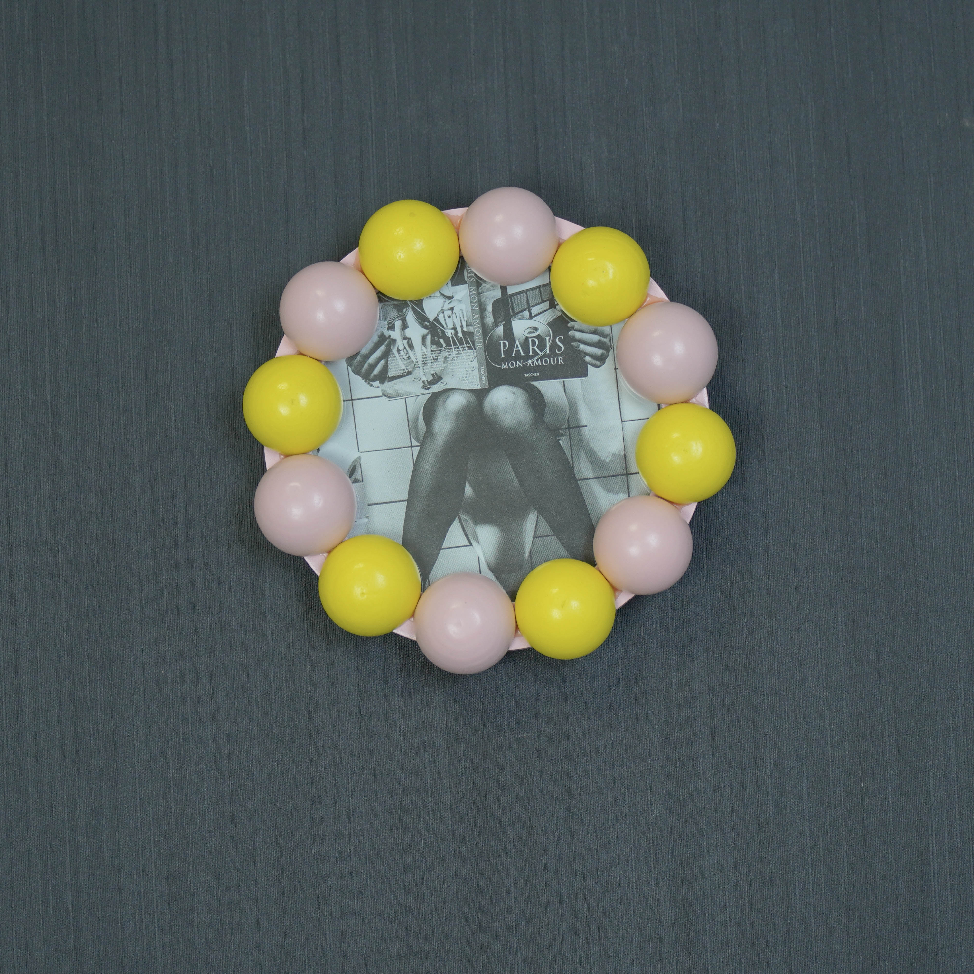 Fotolijst - Rond met Bolletjes Rand - MDF - Licht Roze/ Geel - 14.5x14.5cm