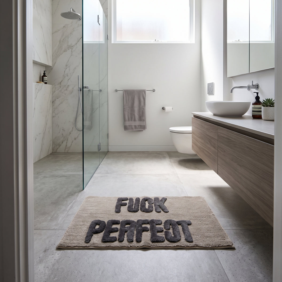 Badmat - Fuck Perfect - Katoen/ Polyester - Beige/Grijs - 80x50x1 cm