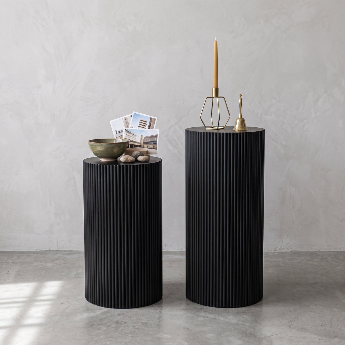 Bijzettafel Rond – Geribbelde Cilinder – MDF – Zwart – 30x54cm