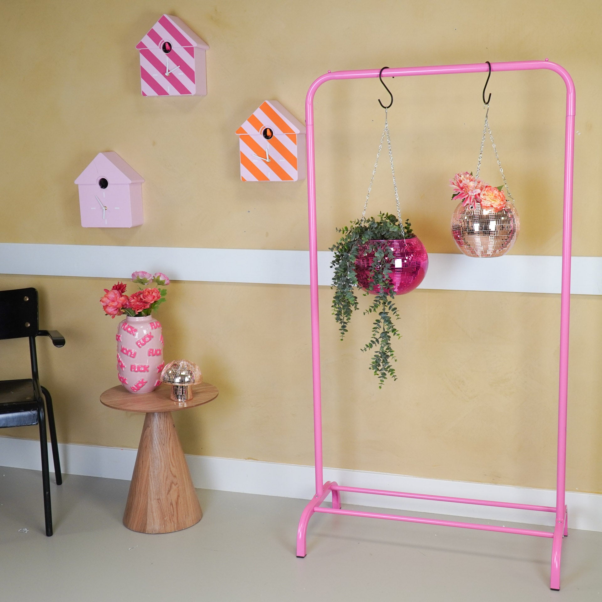 Klok- Wandklok Koekoeksklok - Gestreept Patroon- Licht roze / Neon Roze - 24x27x9cm