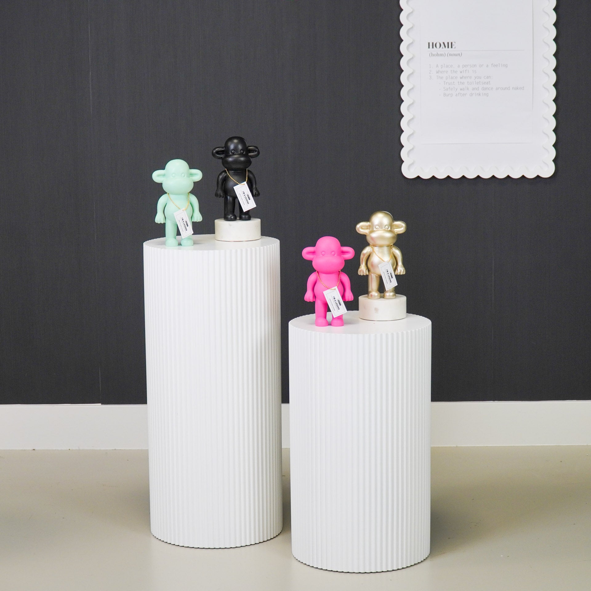 Ornament - Aap Beeld 'The Legend' - Polyresin - Roze - 11x7x19cm