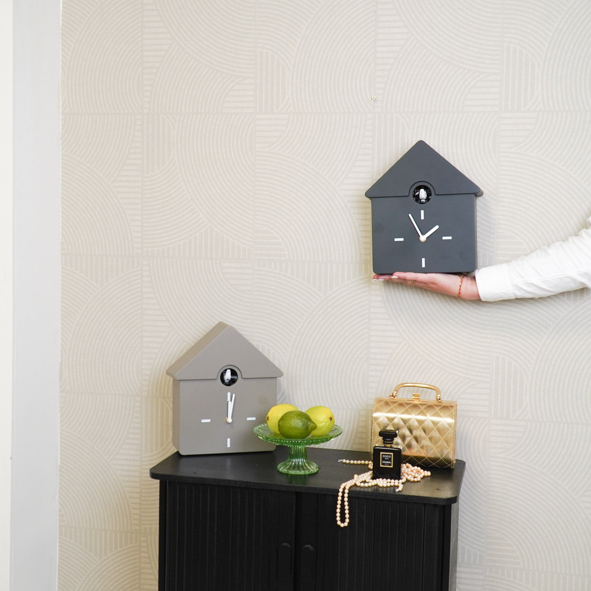 Klok- Wandklok Koekoeksklok - Taupe - 24x27x9cm