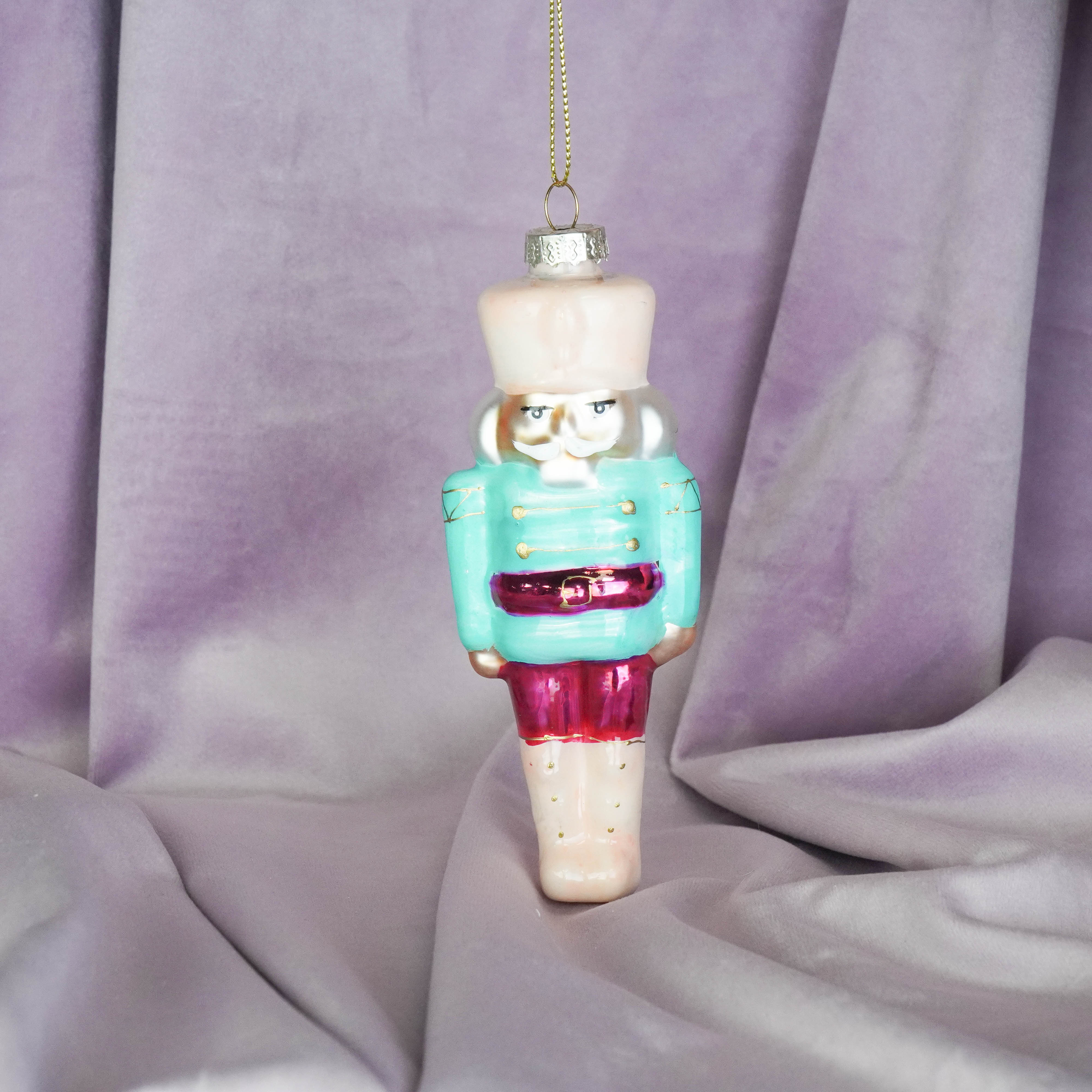 Kerstversiering -  Kersthanger - Notenkraker met Cupcake  - Blauw/ Rood -   Glas - 6,5x4x17cm