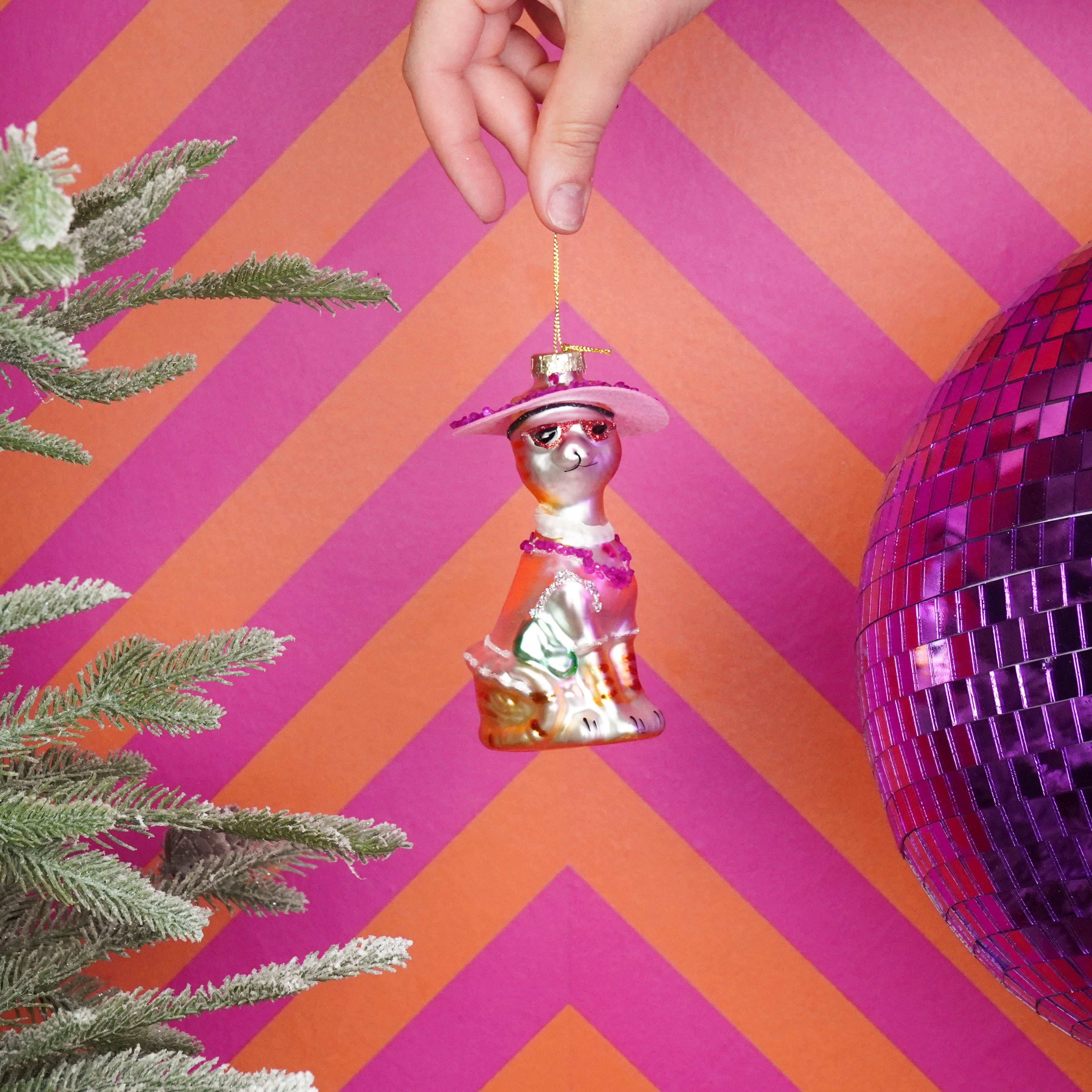 Kerstversiering -  Kersthanger  - Diva Kat - Wit/ Roze -  Glas - 12x6x5cm