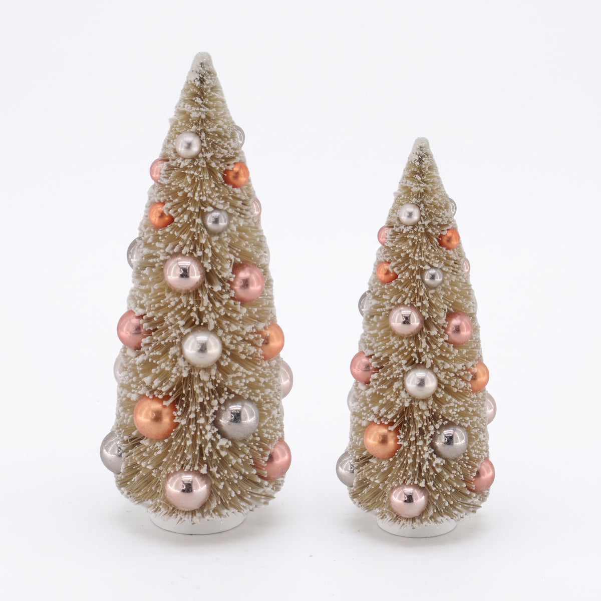 Set van 2 Beige Kunst Kerstboompjes met gekleurde ballen -11x23 cm en 12,5 x 30 cm