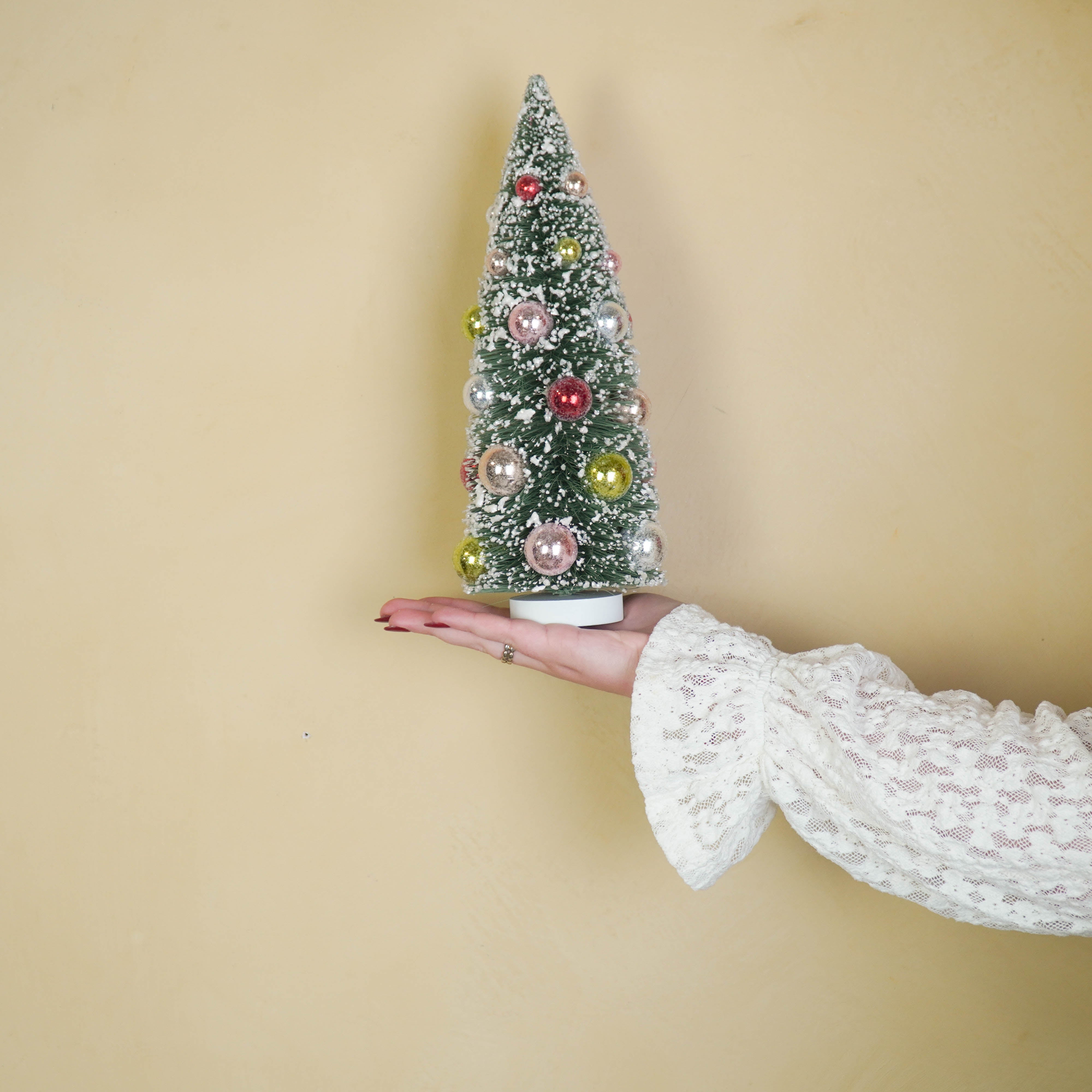 Kerst Decoratie - Kerstboom met gekleurde ballen -  Kunststof - Groen/Multicolour  - 12x12x31 cm