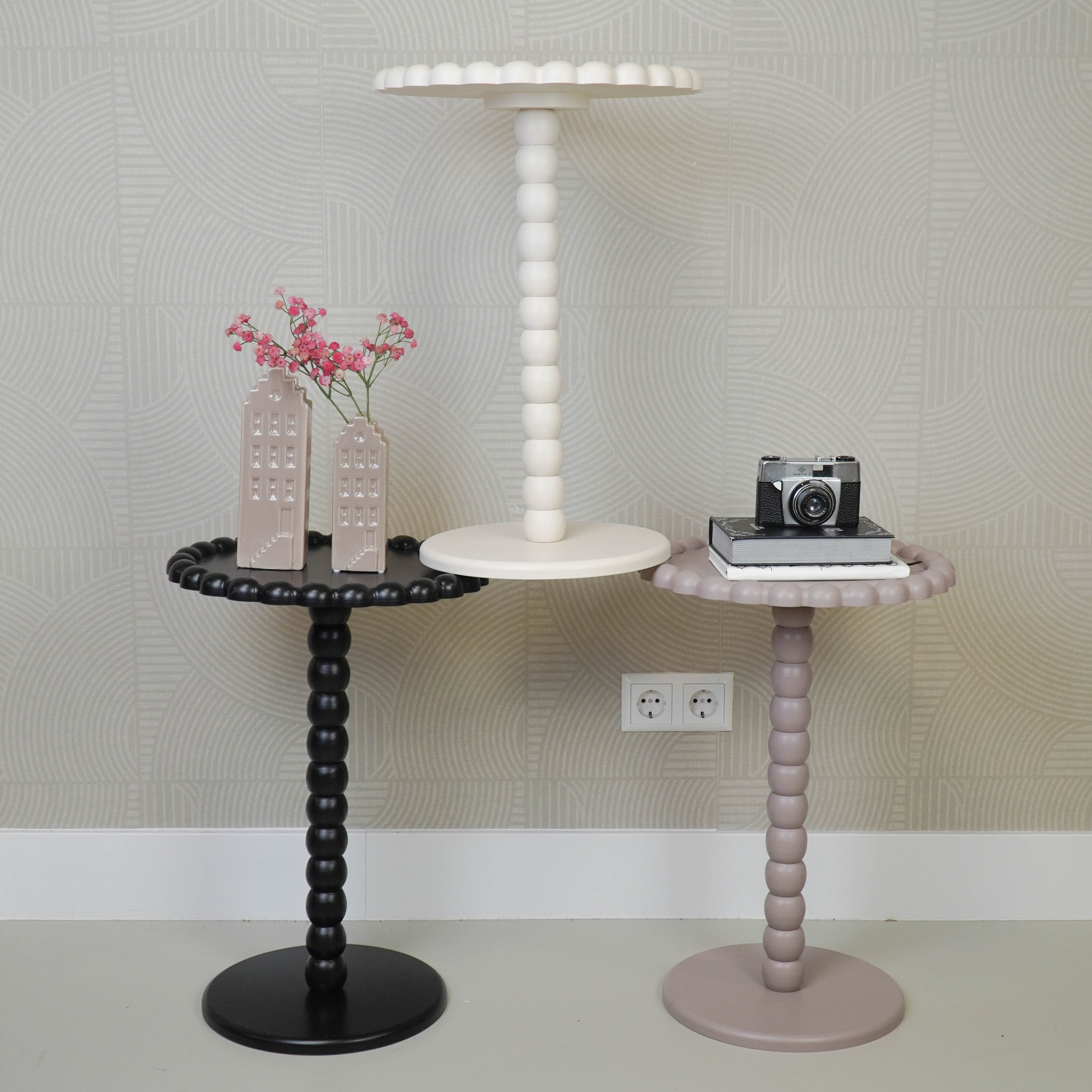 Bijzettafel - Ronde Bijzettafel met Bolletjesrand en Poot - MDF - Zwart - 38X55cm